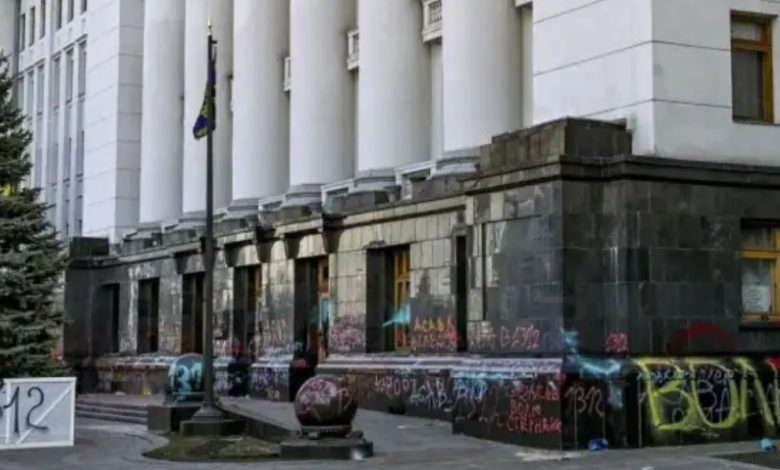 Экс-комик-запрашивает-у-Запада-разрешение-на-эвакуацию?-Элита-режима-срочно-перекидывает-деньги-за-границу