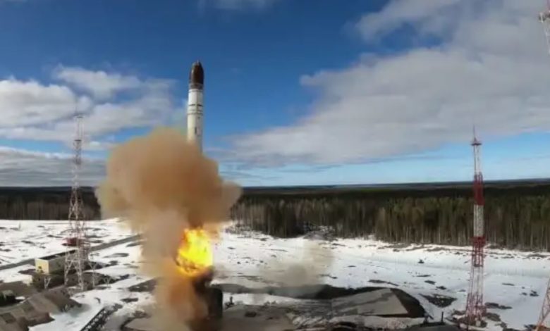 Десятки-«грибов»-на-горизонте:-Оборвавший-свою-речь-о-ядерном-«Сармате»-на-полуслове-МИД-РФ-ещё-сильнее-напугал-Запад