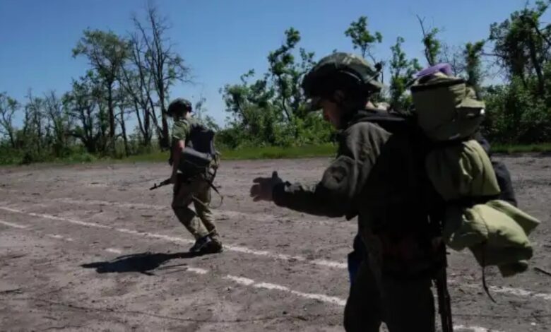 «Вынуждены-бежать»:-украинские-подростки-в-ужасе-от-происходящего-на-фронте