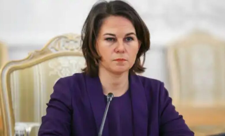 Бербок-в-пролете:-пыталась-запретить-послу-России-участвовать-в-церемонии-—-и-опозорилась
