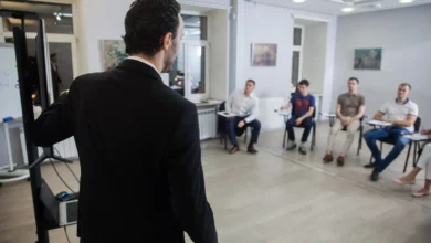 Как-побороть-страх-перед-выступлением:-преимущества-ораторских-курсов