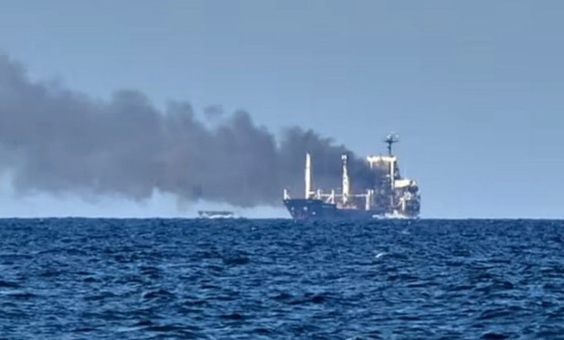 Новые-столбы-дыма-над-Чёрным-морем:-Россия-поразила-очередные-сухогрузы-Киева